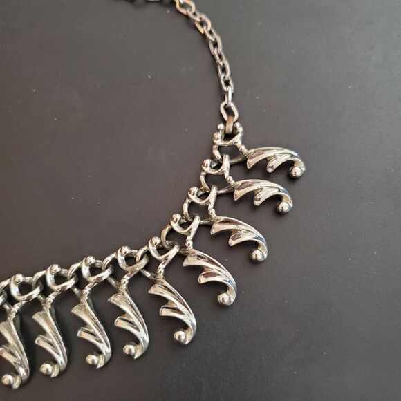 Vintage Sarah Coventry Silver Tone Leaf Necklace, 1960s - Picture 6 of 7